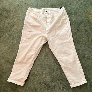 DG2 by Diane Gilman White Cropped Ankle Jeans
